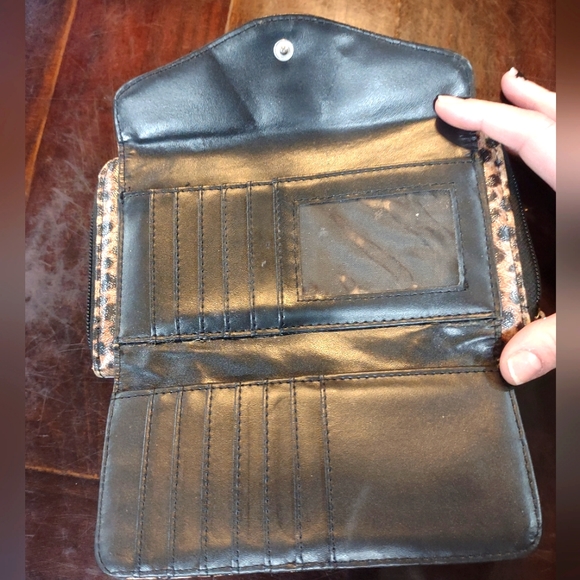 Kenneth Cole reaction large wallet - Picture 2 of 3